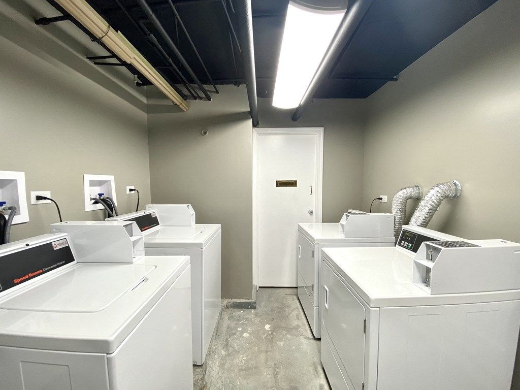 1214 - 1224 Rosemont Laundry Room