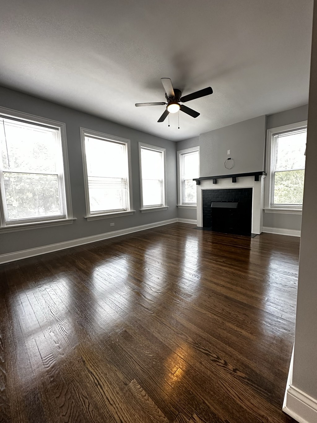 6259 Lakewood - 3 bedroom