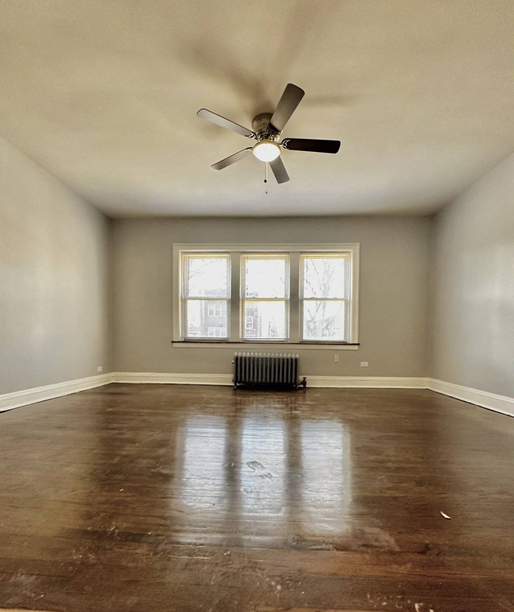 7505 Calumet Bedroom - Large Living Room - 106