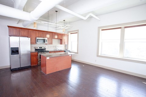 100 S Elmwood Ave 1-2 Beds Apartment for Rent - Photo Gallery 28