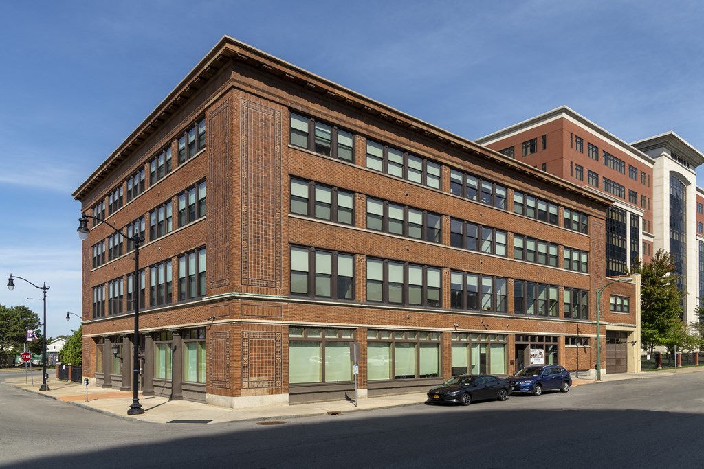 a large brick building on a city street