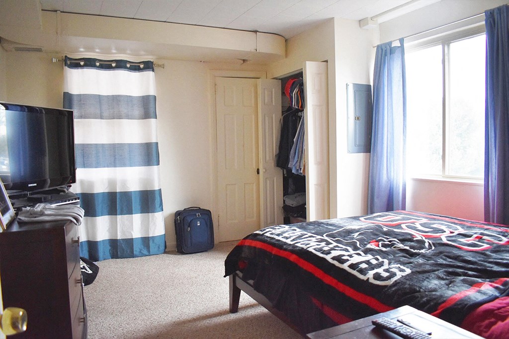 5644 Hempstead Bedroom