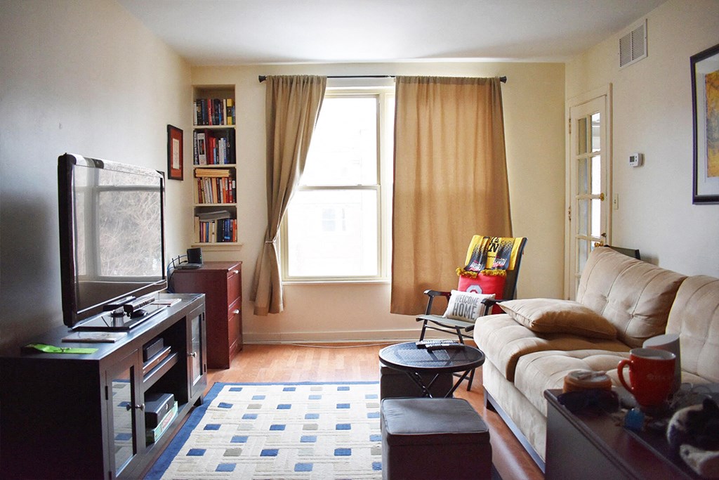 5644 Hempstead Living Room