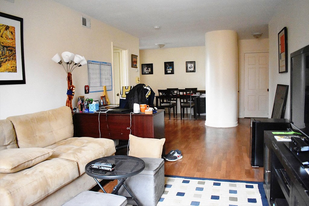 5644 Hempstead Living Room