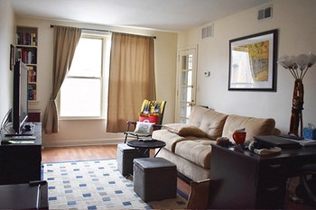 5644 Hempstead Living Room - Photo Gallery 5