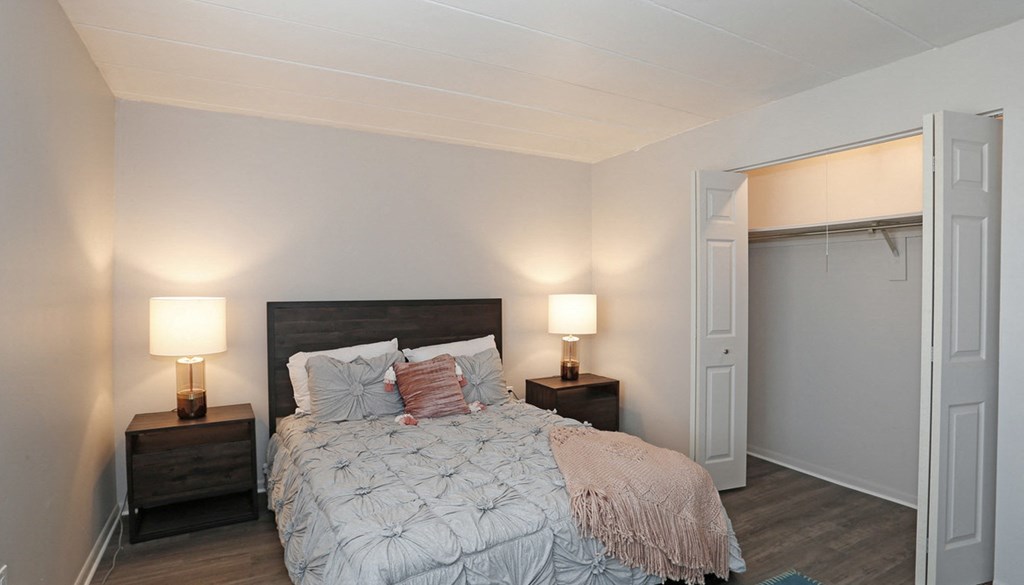 a bedroom with a bed and two night stands