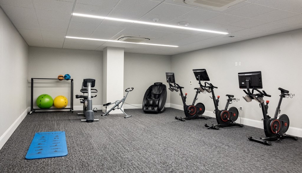 the gym at the district flats apartments in lenexa, ks at The Washington at Chatham, Pittsburgh, 15219