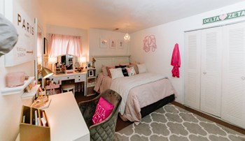 Bedroom With Closet Bedroom With Closet at University Commons, Pennsylvania, 15213 - Photo Gallery 5