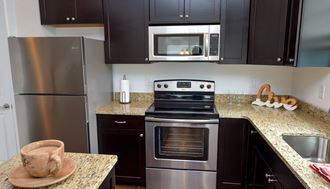 130 Pinehurst Drive 2-3 Beds Apartment for Rent - Photo Gallery 2