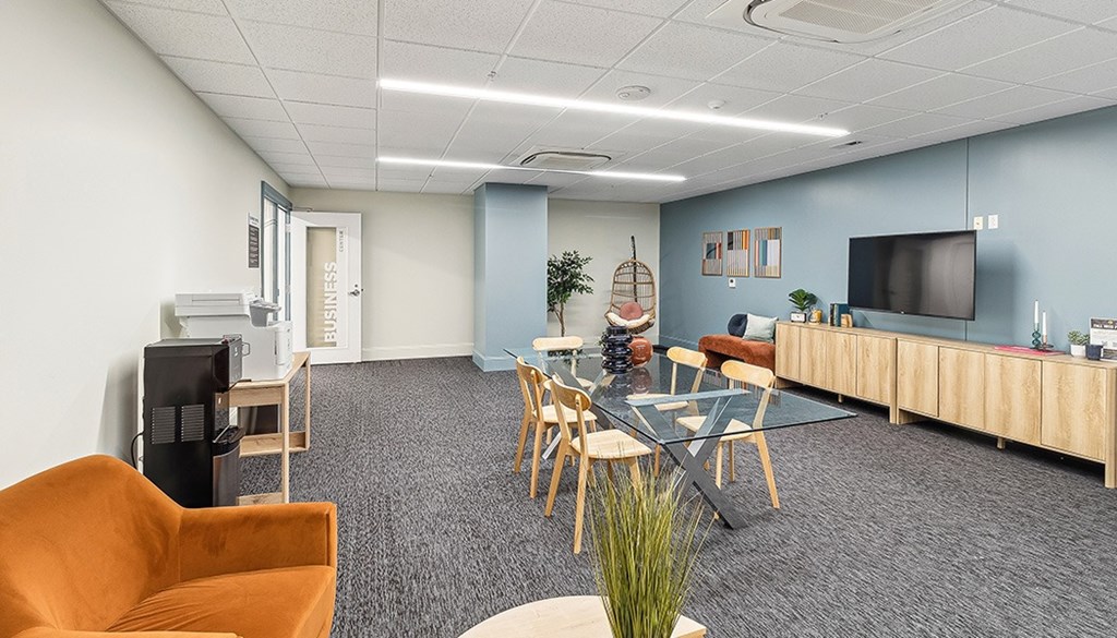 A conference room with a long table and chairs. at The Washington at Chatham, Pennsylvania, 15219