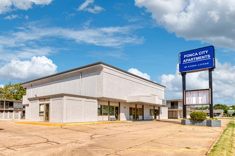 A building with a sign that says Ponca City Apartments.