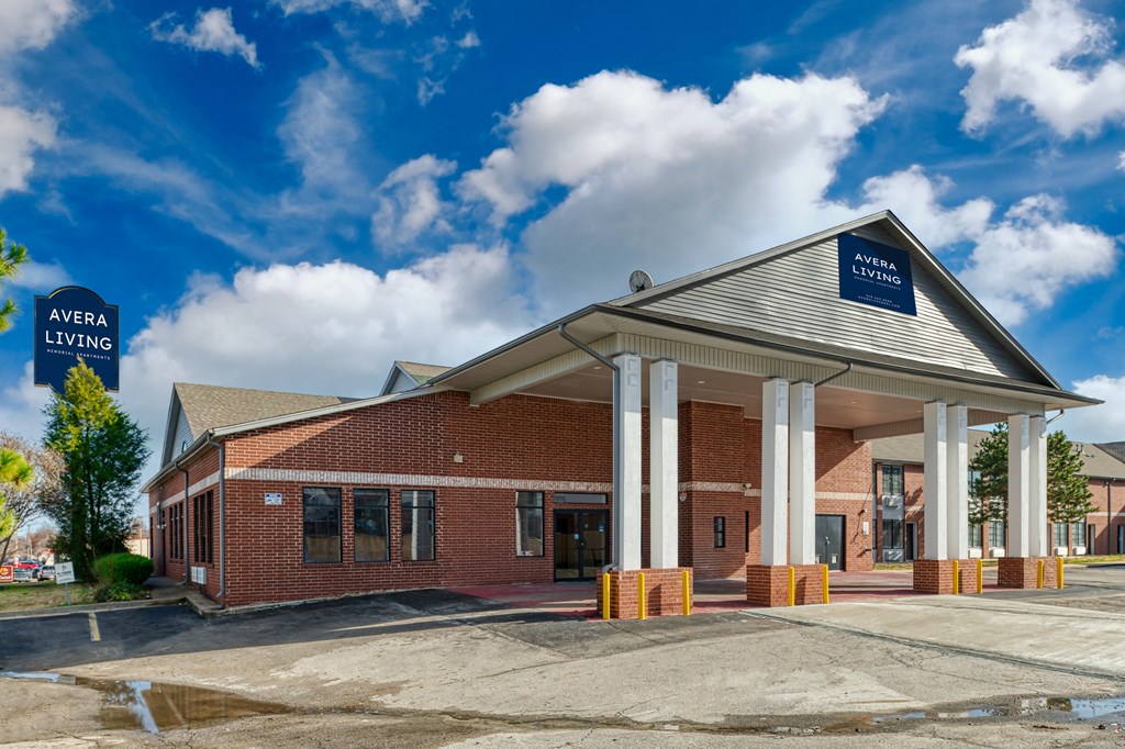 the building where the motel is located