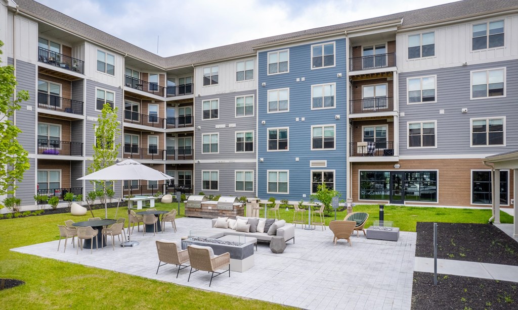 Alta Oxbow - Courtyard with Fire Pit