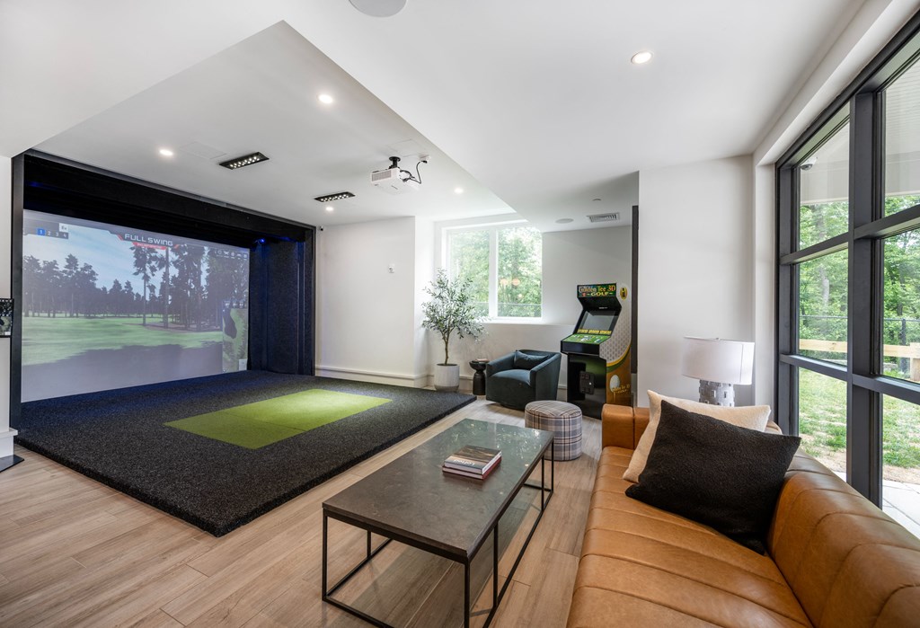Alta Oxbow - lounge with golf simulator