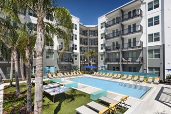 Swimming Pool With Lounge Chairs Swimming Pool With Lounge Chairs at Anchor Riverwalk, Tampa, 33602 - Photo Gallery 6