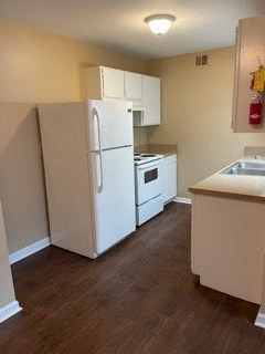 White Kitchen at Pine Forest Apartments, Cleveland, TN, 37312