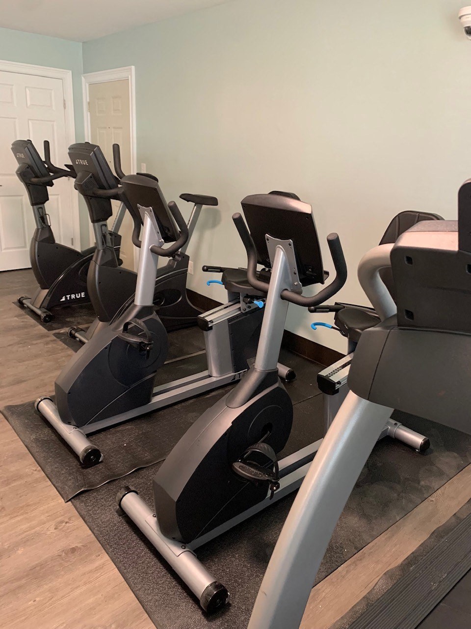 a row of exercise machines in a gym
