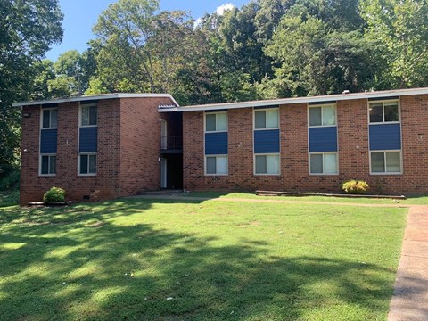 Lush Green Landscape at Campbell Ridge Apartments, Tennessee, 37406