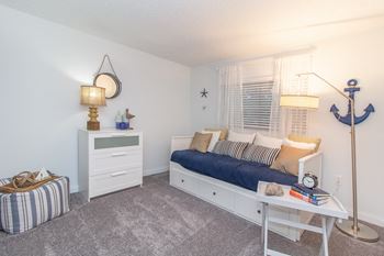 Carpeted Living Area at Timber Glen Apartments, Ohio