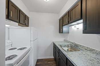 411 E Main Street 1-2 Beds Apartment for Rent - Photo Gallery 4