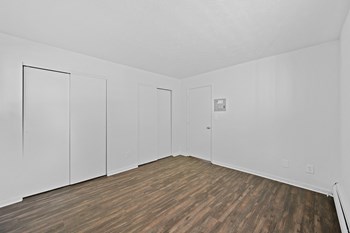 411 E Main Street 1-2 Beds Apartment for Rent - Photo Gallery 3