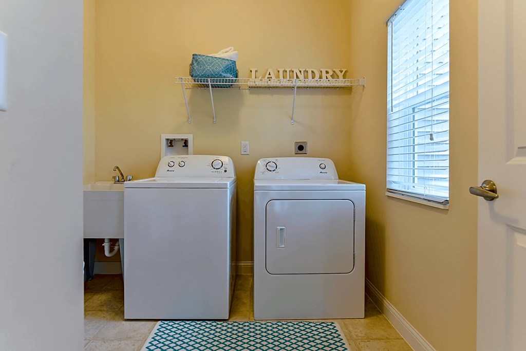 Washer Dryer at Grove City Summit, Grove City, Ohio
