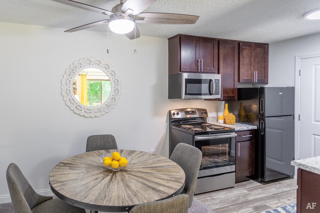 Fully Equipped Kitchen at Timber Glen Apartments, Batavia, OH, 45103