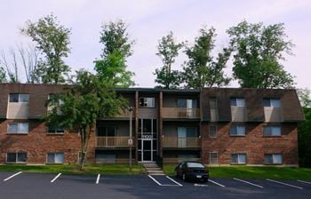 Two Bedroom Building at Millcroft Apartments and Townhomes, Ohio