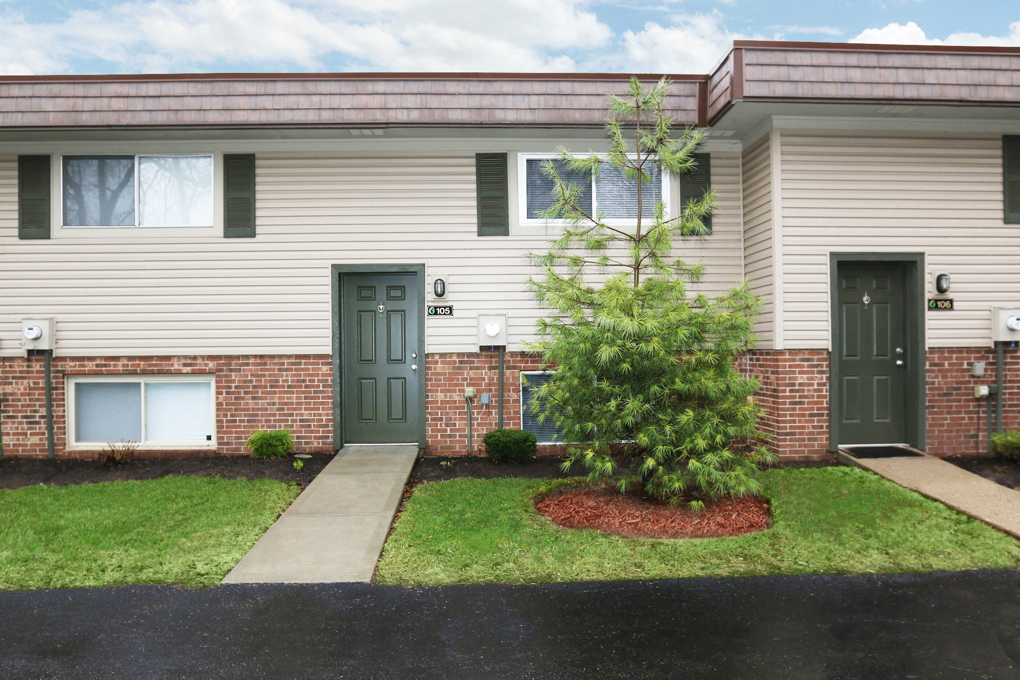 Entry Drive at Millcroft Apartments and Townhomes, Milford, OH, 45150