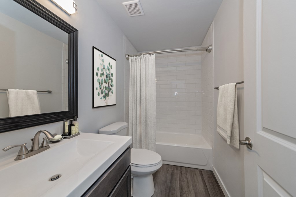 Bathroom With Bathtub at Ivy Hills Living Spaces, Cincinnati