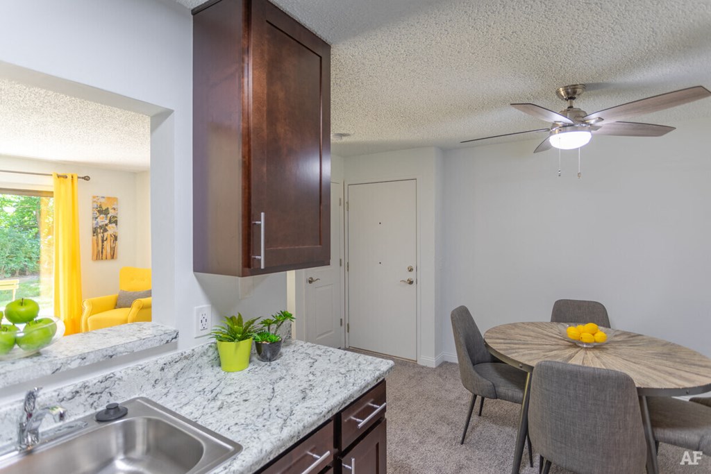 Kitchen And Dining at Timber Glen Apartments, Ohio, 45103