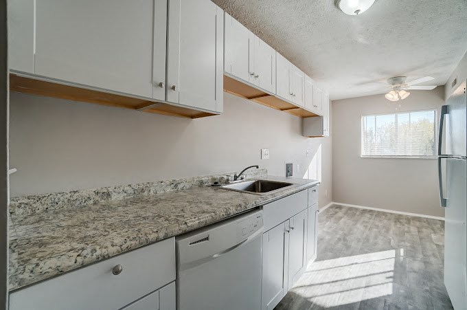 Granite Counter Tops at Finneytown Apartments and Townhomes, Cincinnati, OH