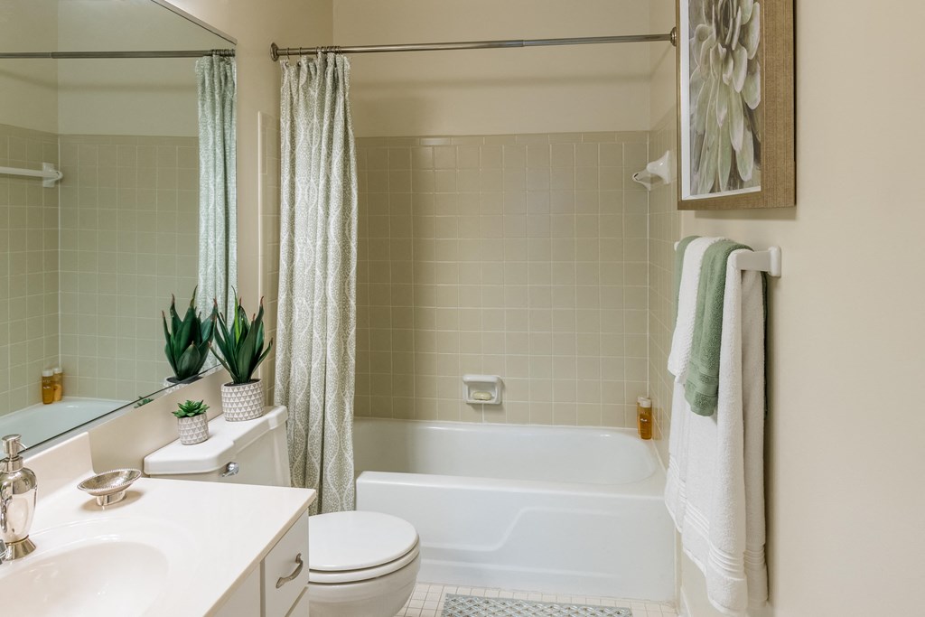Bathroom with bath tub at Indian Creek Apartments, Cincinnati, OH, 45236