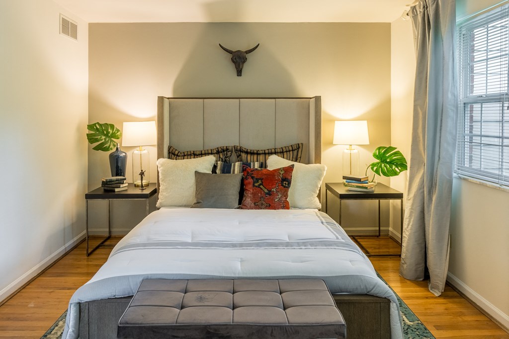 Bedroom at Indian Creek Apartments, Cincinnati, OH, 45236