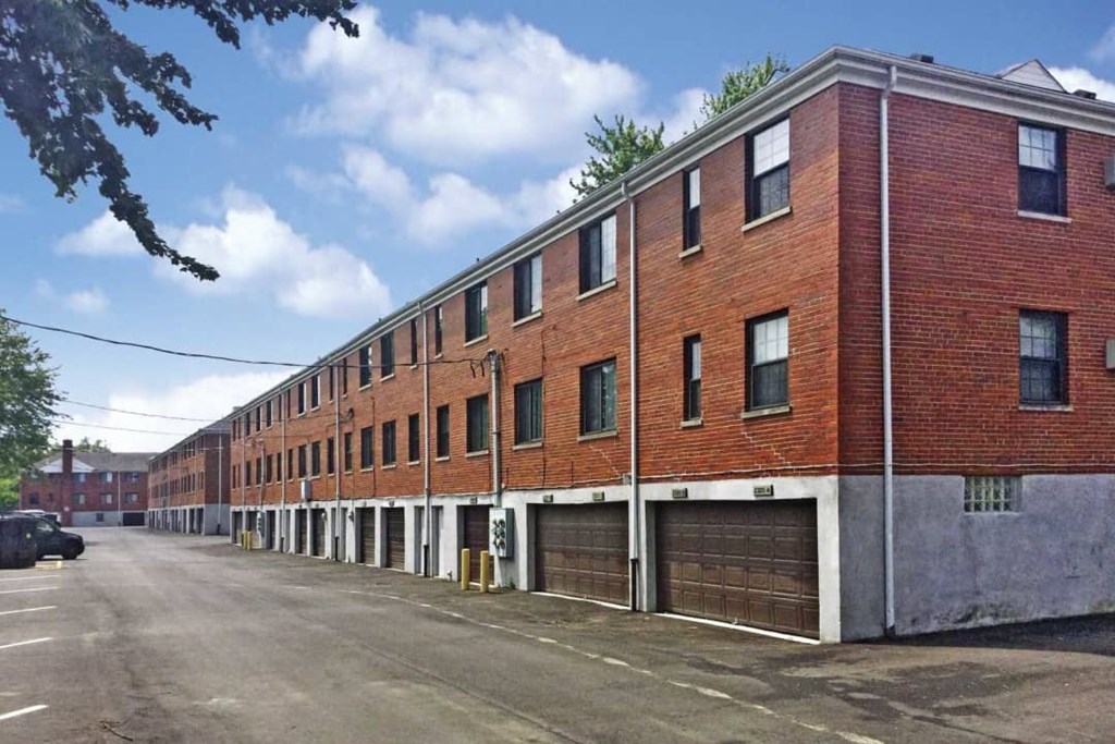 Garages Available at Huntley Ridge, Ohio