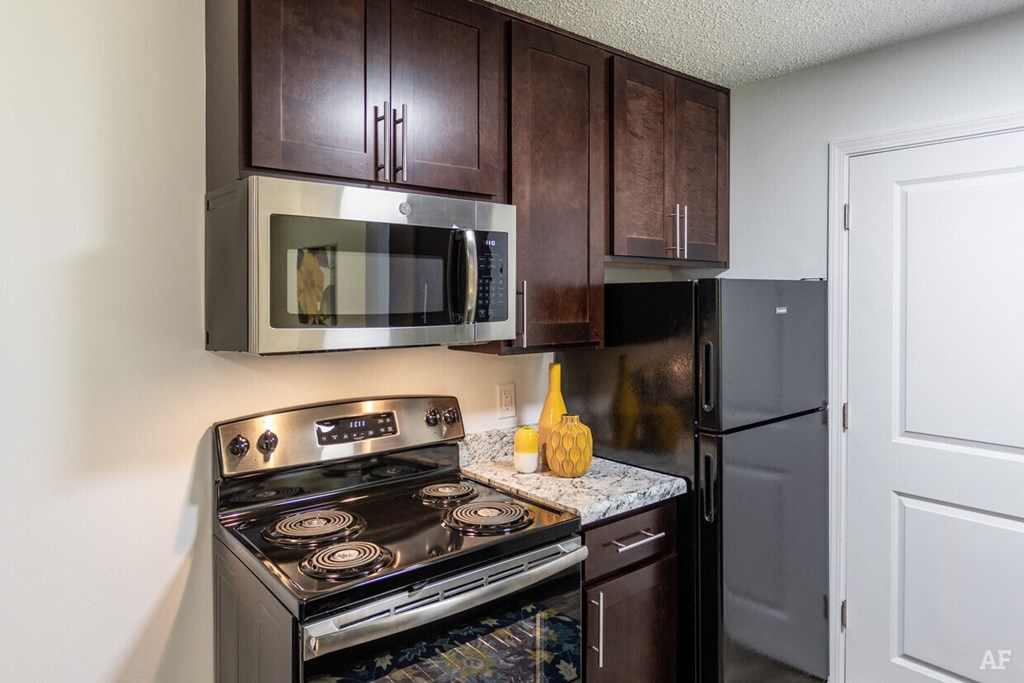 Stainless Steel Appliances Available at Timber Glen Apartments, Batavia