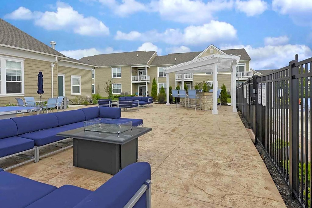 Outdoor Lounge at Grove City Summit, Grove City, OH