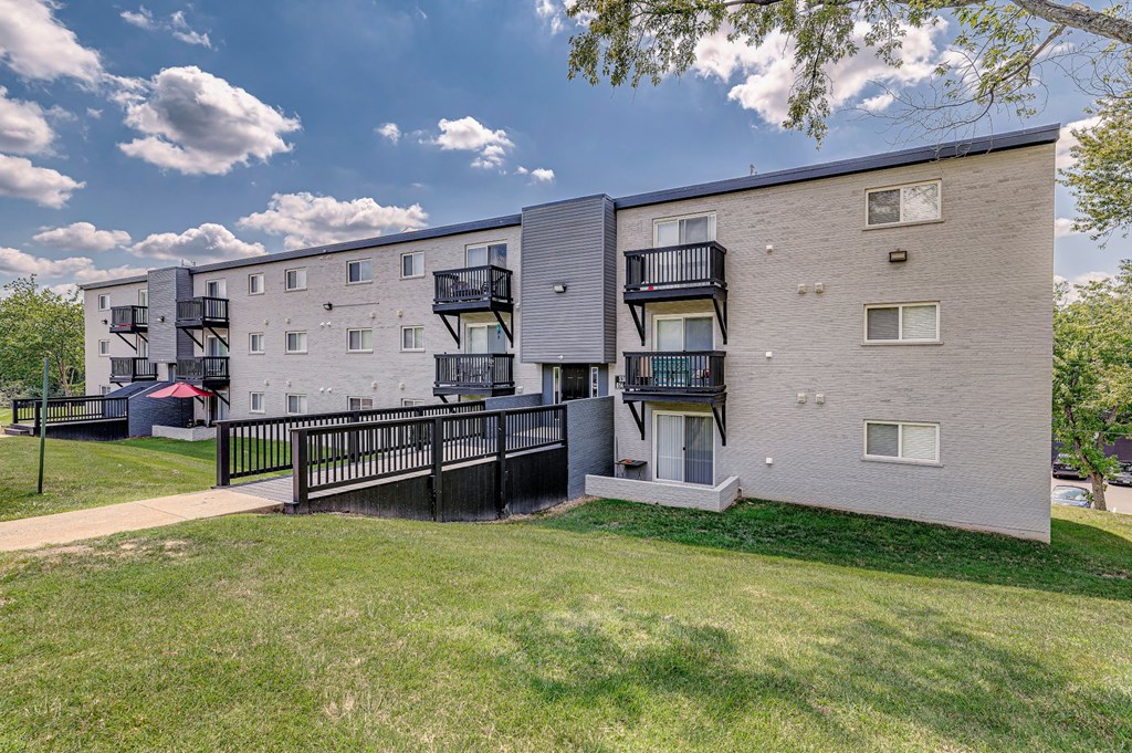 Lush Green Outdoor at The Apex, Cincinnati, 45239