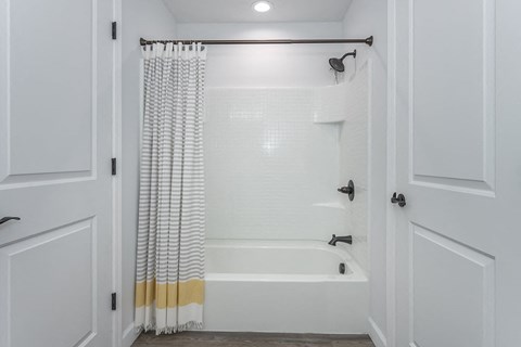Luxurious Bathroom at Galbraith Pointe Apartments and Townhomes*, Ohio