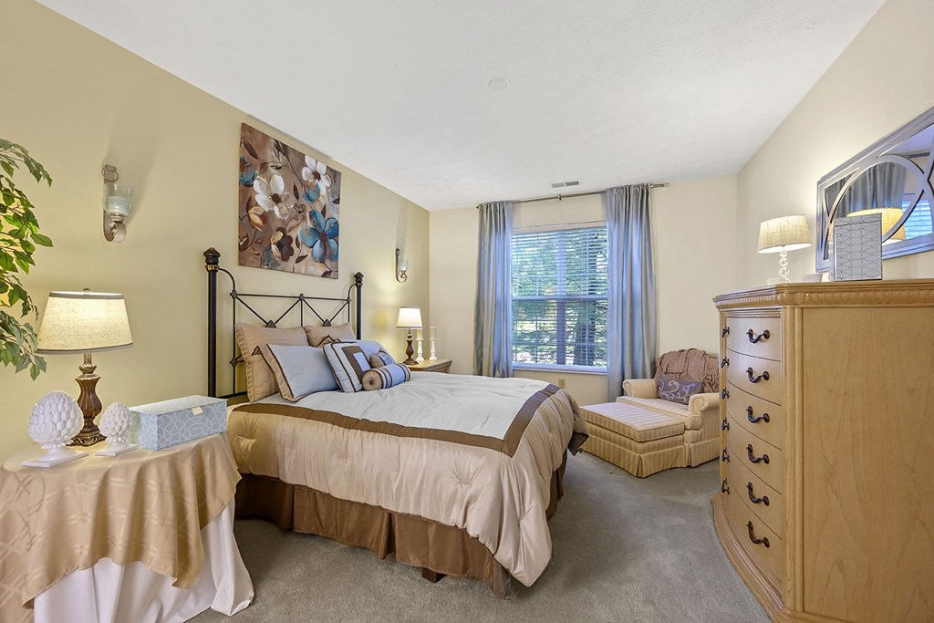 Bedroom with cozy bed and cabinets at Bishops Gate, Ohio