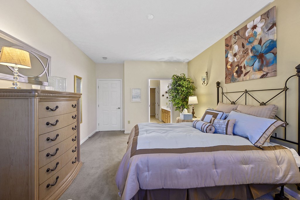 Bedroom with cozy bed at Bishops Gate, Cincinnati