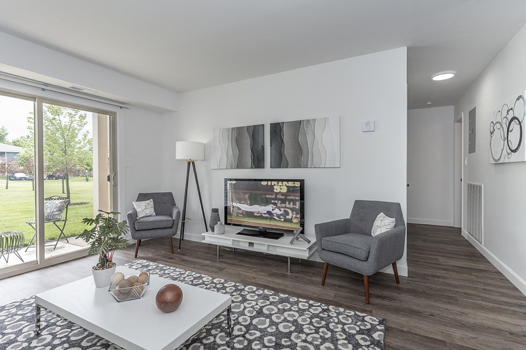 Living room at Bloomfield Apartments, Ohio, 45426