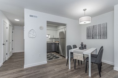 4921H Bloomfield Drive 2 Beds Apartment for Rent - Photo Gallery 4
