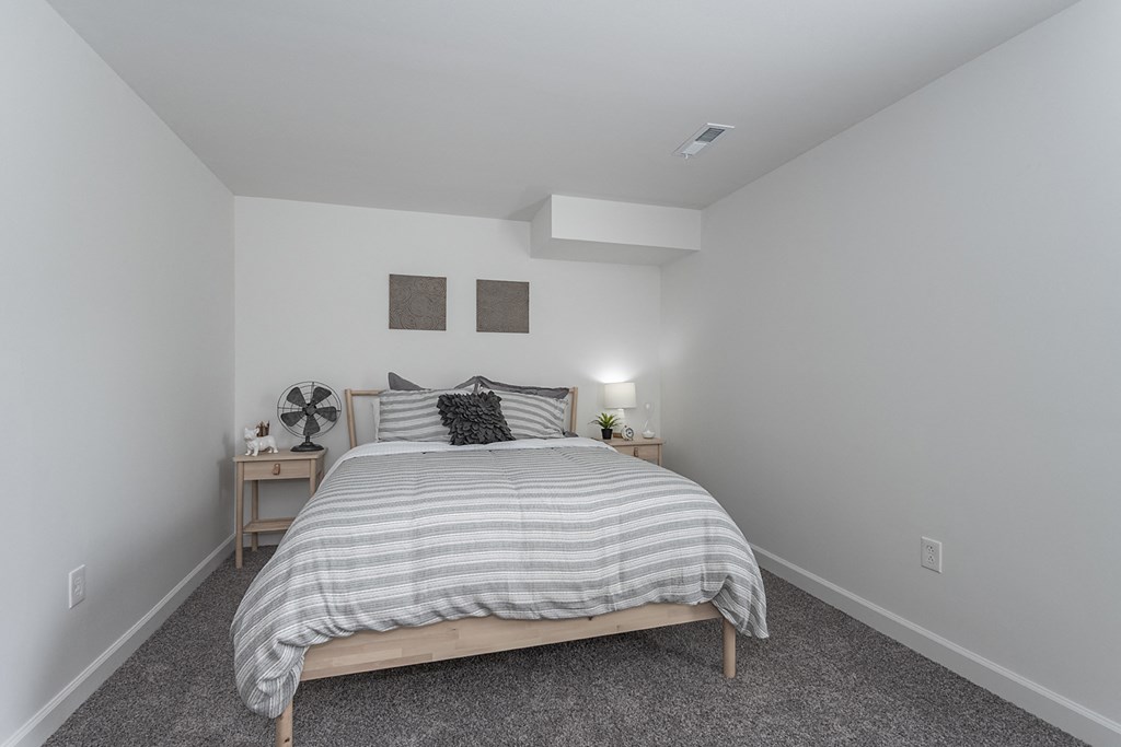 Bedroom at Bloomfield Apartments, Dayton, 45426