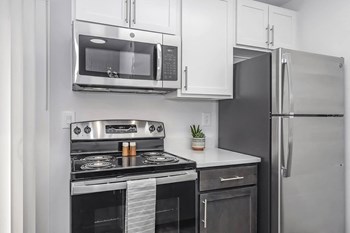 2 bedroom townhouse - stainless appliances - Photo Gallery 2