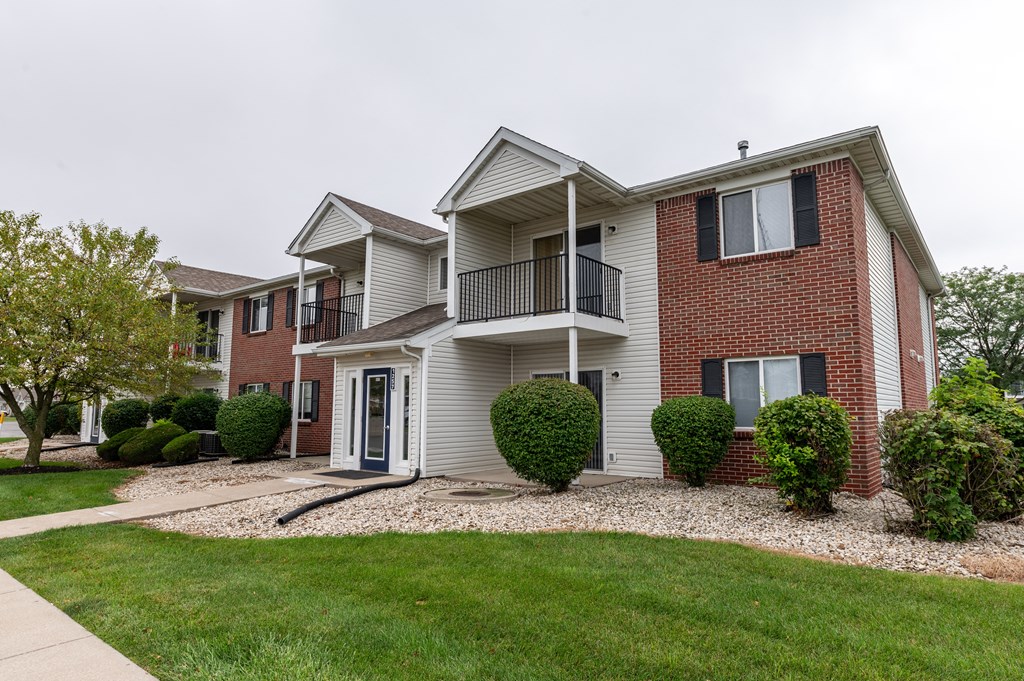 our apartments at the district feature a spacious yard and green grass at Crystal Glen Apartments, Ohio, 45840