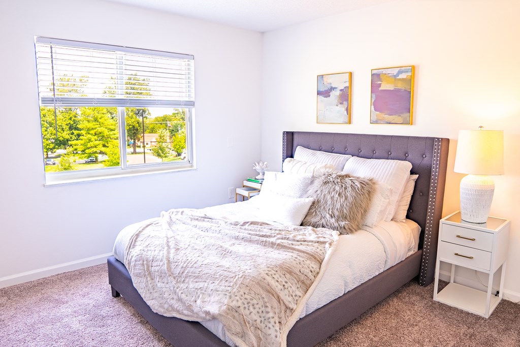 a bedroom with a bed and two night stands