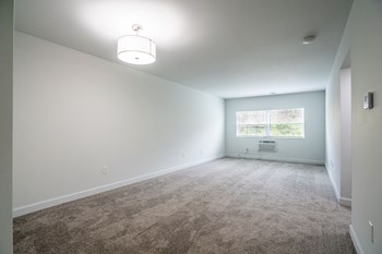 Unfurnished living room at Stonecrest Apartments, Columbus, 43213 - Photo Gallery 26