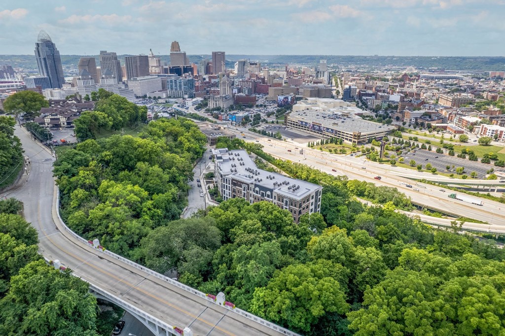 Adams Edge Apartments is a similar property to Radius At The Banks located in Cincinnati