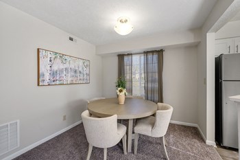 Dining Space at Enclave, Beavercreek - Photo Gallery 7